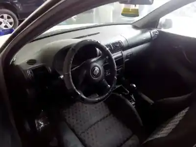 Véhicule à la ferraille seat                                               leon (1m1)                                                                                                                                                                                                                                                 1.9 tdi                                                                                                                                                                                                                                                    de l'année 2001 alimenté asv