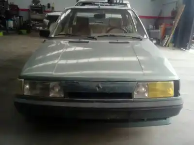 Véhicule à la ferraille renault   de l'année 1990 alimenté f2n708