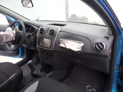 Véhicule à la ferraille dacia sandero stepway de l'année 2015 alimenté h4b408