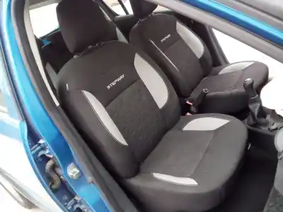 Véhicule à la ferraille dacia sandero stepway de l'année 2015 alimenté h4b408