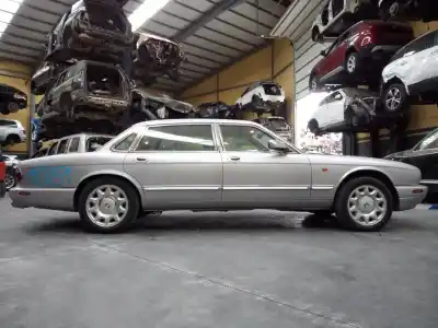 Здавання транспортного засобу jaguar daimler 8/3996 року 2001 потужний g/ma