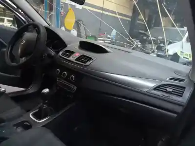 Veículo de Sucata renault megane iii sport tourer limited do ano 2011 alimentado k9k836