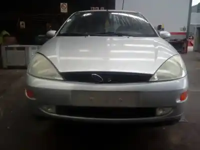 Véhicule à la ferraille ford focus berlina (cak) ghia de l'année 2002 alimenté f9da