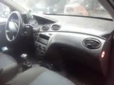 Véhicule à la ferraille ford focus berlina (cak) ghia de l'année 2002 alimenté f9da