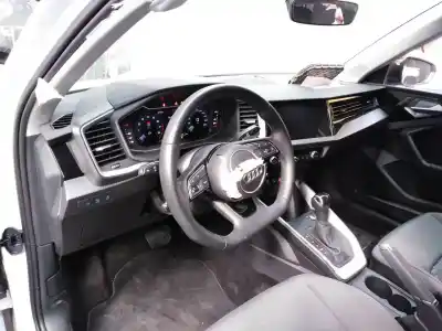 Veículo de Sucata audi a1 sportback (gba) 30 tfsi s line do ano 2022 alimentado dlaa