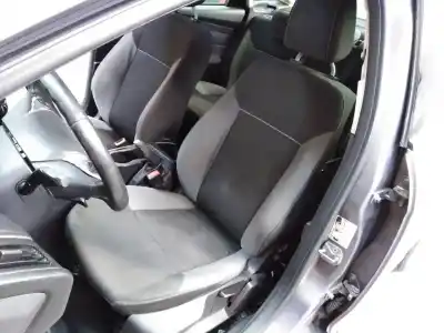 Vehicul casat ford focus turn. (cb8) titanium al anului 2011 alimentat t1da