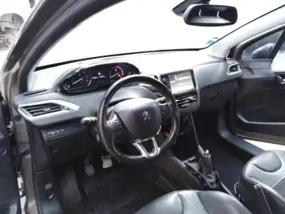 Veicolo di demolizione peugeot 208 active dell'anno 2013 alimentato 9hp