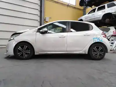 Véhicule à la ferraille peugeot 208 active de l'année 2013 alimenté 9hp