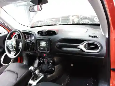 Veículo de Sucata jeep renegade sport 4x2 do ano 2017 alimentado ejj
