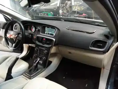 Veicolo di demolizione volvo v40 momentum dell'anno 2016 alimentato d4204t8