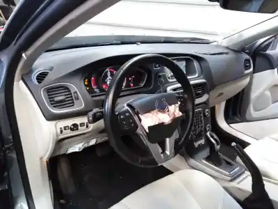 Veicolo di demolizione volvo v40 momentum dell'anno 2016 alimentato d4204t8