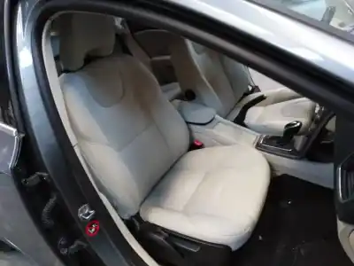 Veicolo di demolizione volvo v40 momentum dell'anno 2016 alimentato d4204t8