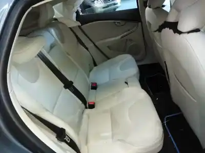 Veicolo di demolizione volvo v40 momentum dell'anno 2016 alimentato d4204t8