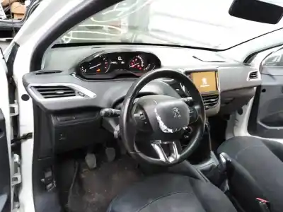 Veículo de Sucata peugeot 208 style do ano 2017 alimentado hmr