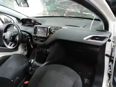 Veículo de Sucata peugeot 208 style do ano 2017 alimentado hmr