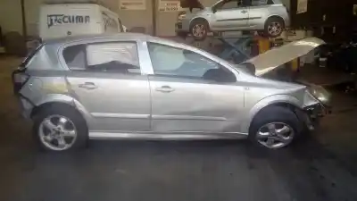 Véhicule à la ferraille opel astra h berlina cosmo de l'année 2006 alimenté z17dth