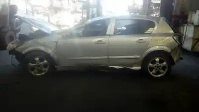 Véhicule à la ferraille opel astra h berlina cosmo de l'année 2006 alimenté z17dth