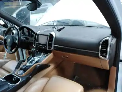 Здавання транспортного засобу porsche cayenne (typ 92aa) diesel року 2012 потужний crca