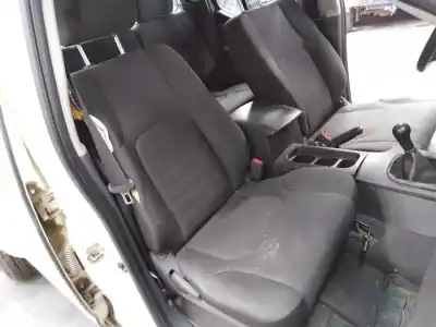 Здавання транспортного засобу nissan navara pick-up (d40m) doble cab fe 4x4 року 2013 потужний yd25ddti