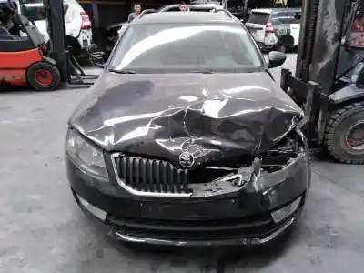 Veicolo di demolizione skoda octavia combi (5e5) active dell'anno 2015 alimentato cxxa