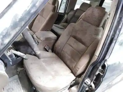 Véhicule à la ferraille land rover discovery (lt) td5 de l'année 1999 alimenté 15p