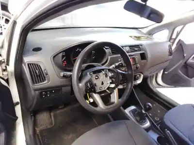 Veículo de Sucata kia rio concept do ano 2014 alimentado g4la