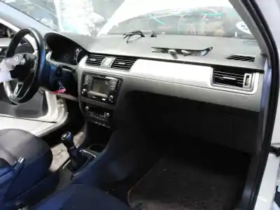 Sloopvoertuig skoda rapid active van het jaar 2016 aangedreven cxma