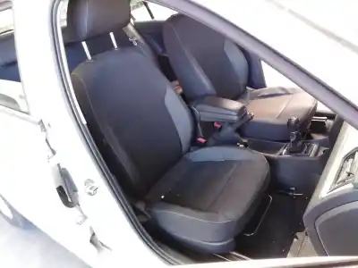 Sloopvoertuig skoda rapid active van het jaar 2016 aangedreven cxma