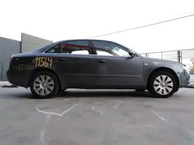 Veicolo di demolizione AUDI A4 BERLINA (8E) 2.0 TDI 16V (103kW) dell'anno 2005 alimentato BLB