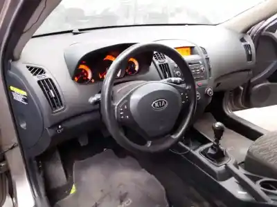 Veicolo di demolizione kia cee´d concept dell'anno 2007 alimentato d4fb