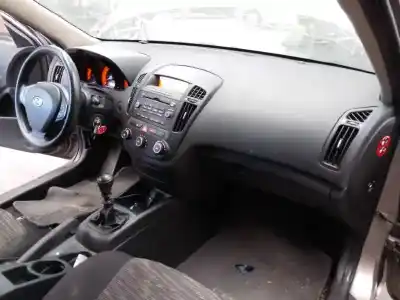 Veicolo di demolizione kia cee´d concept dell'anno 2007 alimentato d4fb