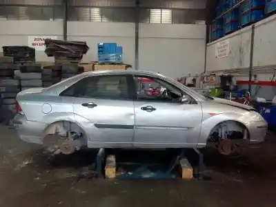 Véhicule à la ferraille FORD FOCUS BERLINA (CAK) Ghia de l'année 2003 alimenté C9DB