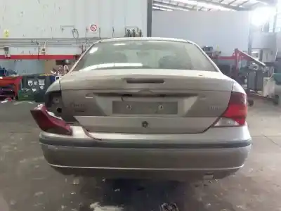 Sloopvoertuig ford focus berlina (cak) ghia van het jaar 2003 aangedreven c9db