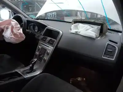 Veicolo di demolizione volvo xc60 r-design momentum dell'anno 2017 alimentato d4204t4