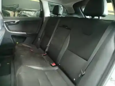 Veicolo di demolizione volvo xc60 r-design momentum dell'anno 2017 alimentato d4204t4