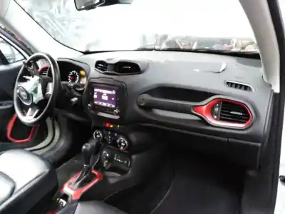 Veículo de Sucata jeep renegade trailhawk 4wd do ano 2015 alimentado 55263088