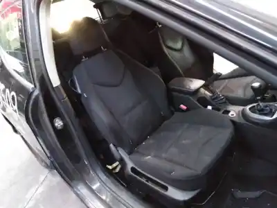 Véhicule à la ferraille peugeot 308 confort de l'année 2007 alimenté 8fs