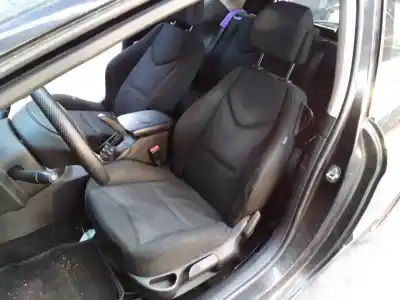 Véhicule à la ferraille peugeot 308 confort de l'année 2007 alimenté 8fs