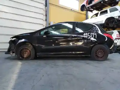 Véhicule à la ferraille peugeot 308 confort de l'année 2007 alimenté 8fs