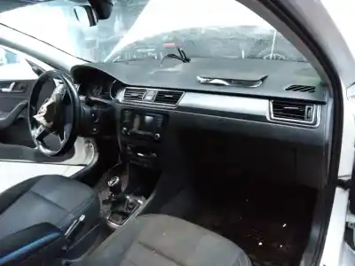 Veículo de Sucata skoda rapid active do ano 2016 alimentado cxma