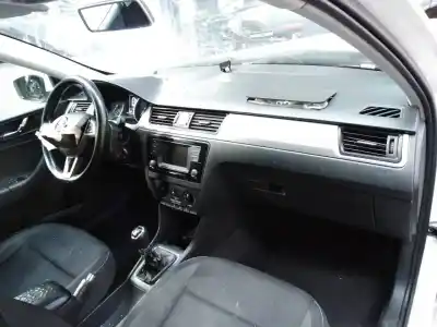 Veículo de Sucata skoda rapid active do ano 2017 alimentado cxma