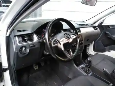 Veículo de Sucata skoda rapid active do ano 2017 alimentado cxma