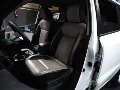 Здавання транспортного засобу renault koleos dynamique року 2010 потужний 