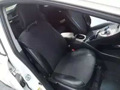 Véhicule à la ferraille toyota prius (nhw30) plug-in hybrid advance de l'année 2014 alimenté 2zrfxe