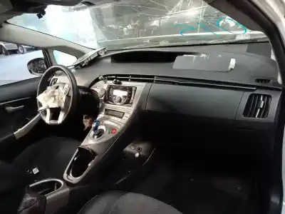 Véhicule à la ferraille toyota prius (nhw30) plug-in hybrid advance de l'année 2014 alimenté 2zrfxe