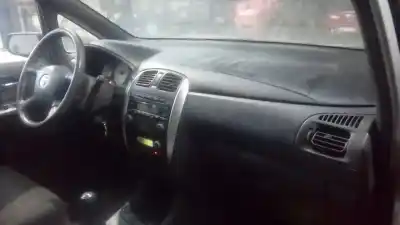 Veicolo di demolizione mazda premacy (cp) td active dell'anno 2003 alimentato rf