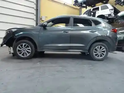 Véhicule à la ferraille hyundai                                            tucson                                                                                                                                                                                                                                                     essence 2wd                                                                                                                                                                                                                                                de l'année 2015 alimenté g4fd