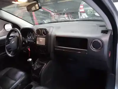 Veículo de Sucata chrysler jeep compass limited do ano 2009 alimentado bwd