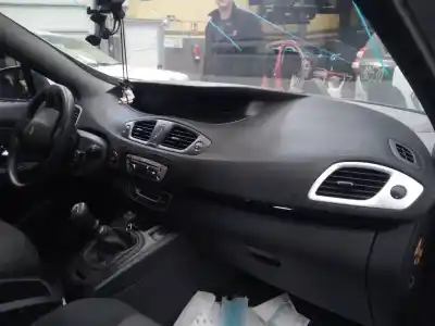 Véhicule à la ferraille renault scenic iii dynamique de l'année 2012 alimenté k9k636