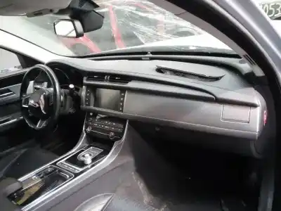 Veículo de Sucata jaguar xf pure do ano 2017 alimentado pt204